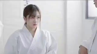 [摄淫师系列] 嫩模被摄影师强行硬上：「小坏蛋?」